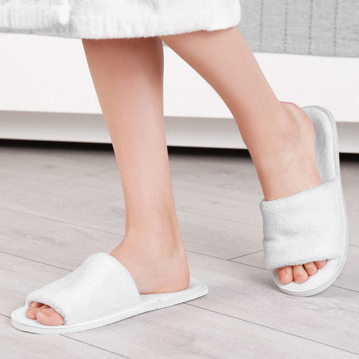 Spa Slippers One Size Anti Slip in models feet